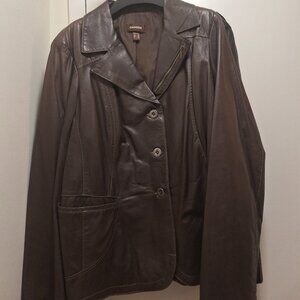 BROWN LEATHER JACKET.